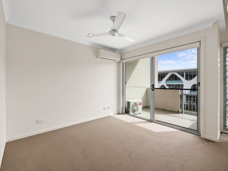 2/5 Daniells Street, Carina QLD 4152