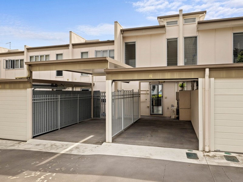2/5 Daniells Street, Carina QLD 4152
