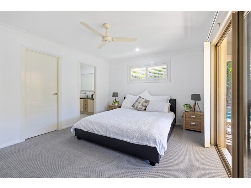 12 Aquila Street, Redland Bay QLD 4165