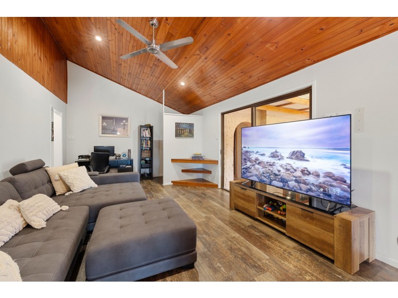 23 Lowanna Terrace, Cleveland QLD 4163