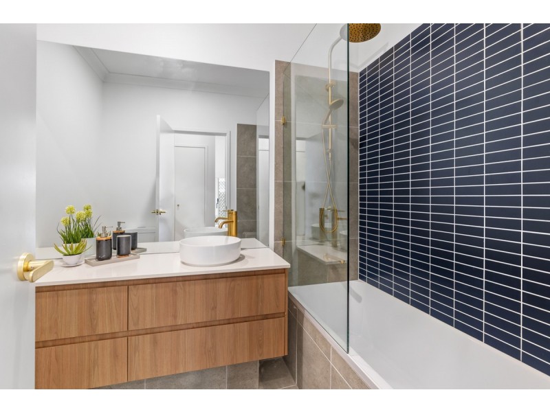 30 Birdie Place, Carbrook QLD 4130