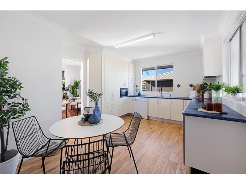 11 Moloaa Crescent, Birkdale QLD 4159