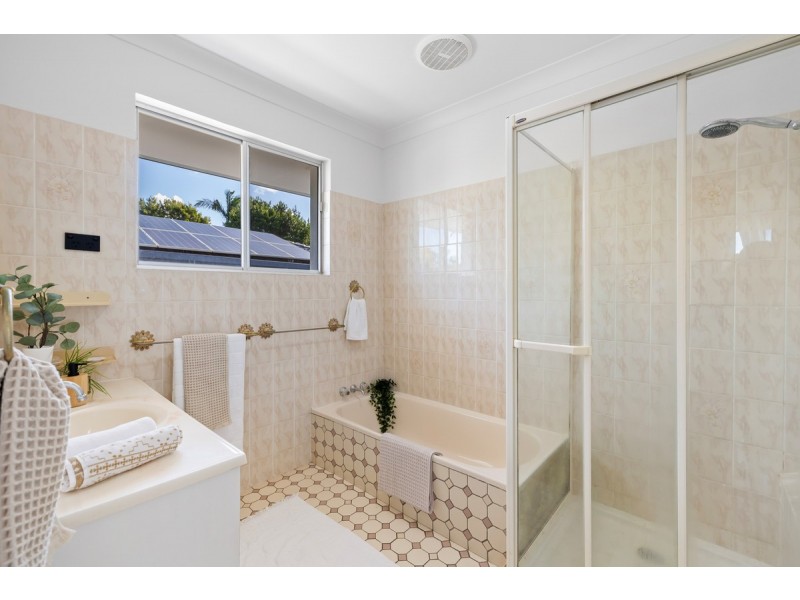 11 Moloaa Crescent, Birkdale QLD 4159