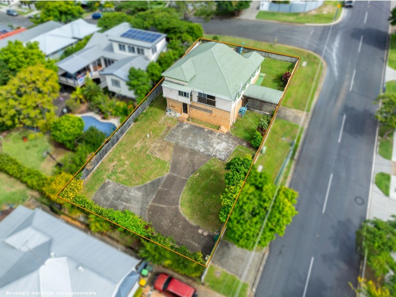 85 Dover Street, Hawthorne QLD 4171