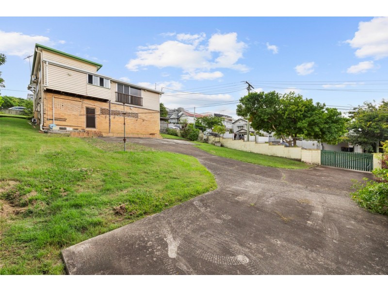 85 Dover Street, Hawthorne QLD 4171