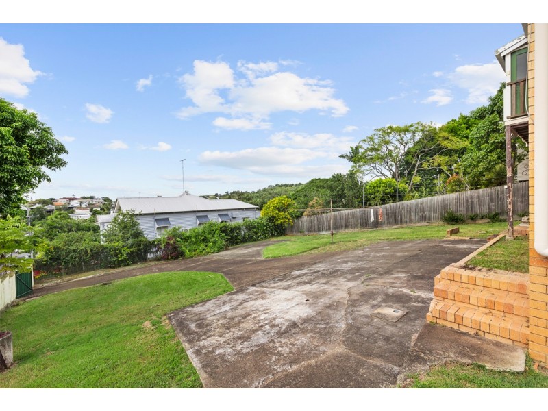 85 Dover Street, Hawthorne QLD 4171