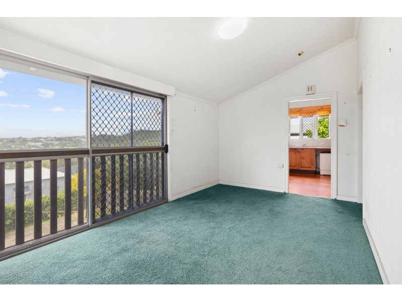 85 Dover Street, Hawthorne QLD 4171