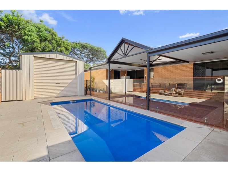 9 Brampton Close, Redland Bay QLD 4165