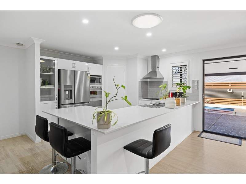 9 Brampton Close, Redland Bay QLD 4165