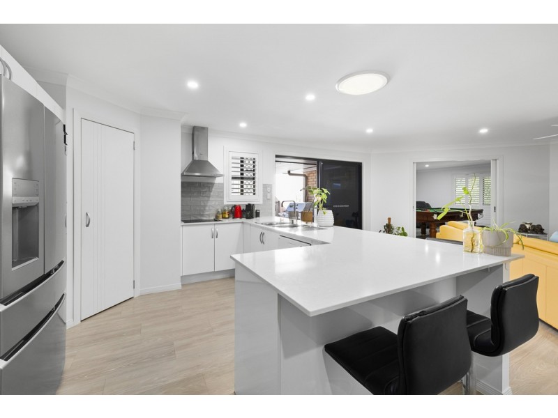 9 Brampton Close, Redland Bay QLD 4165