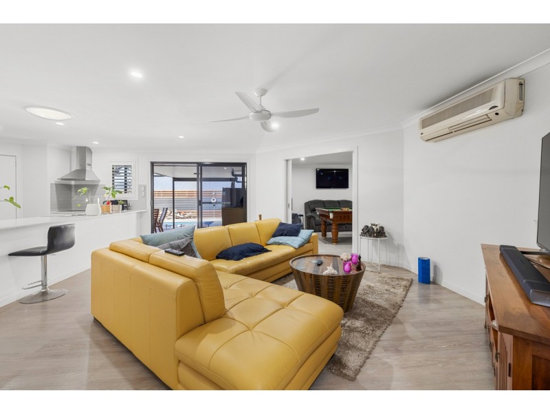 9 Brampton Close, Redland Bay QLD 4165
