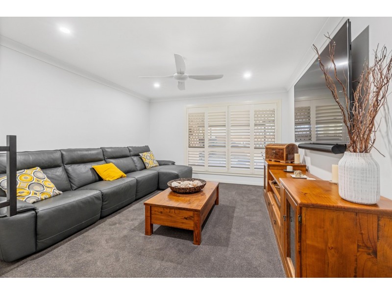 9 Brampton Close, Redland Bay QLD 4165