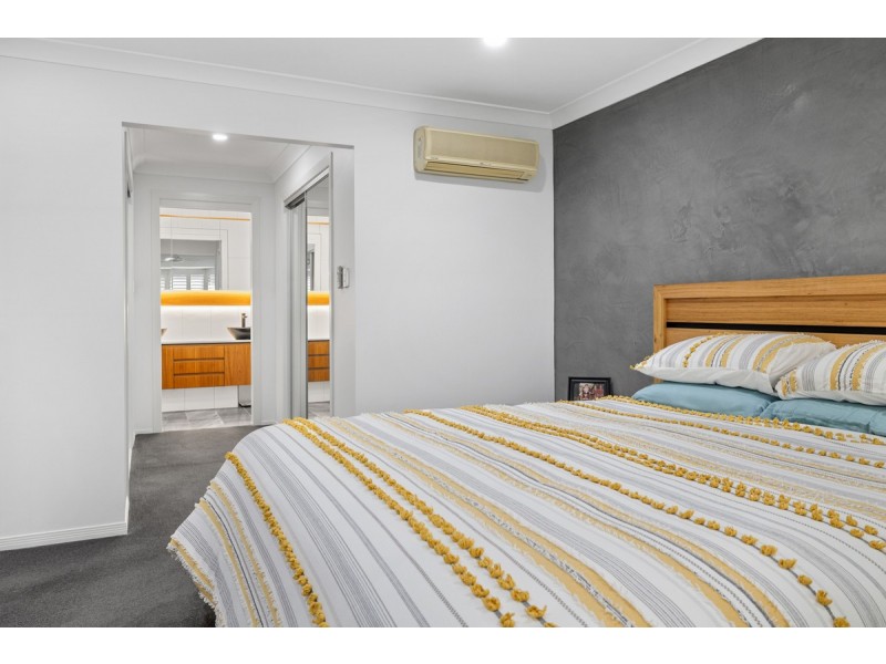 9 Brampton Close, Redland Bay QLD 4165