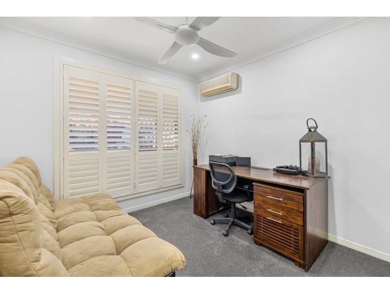 9 Brampton Close, Redland Bay QLD 4165
