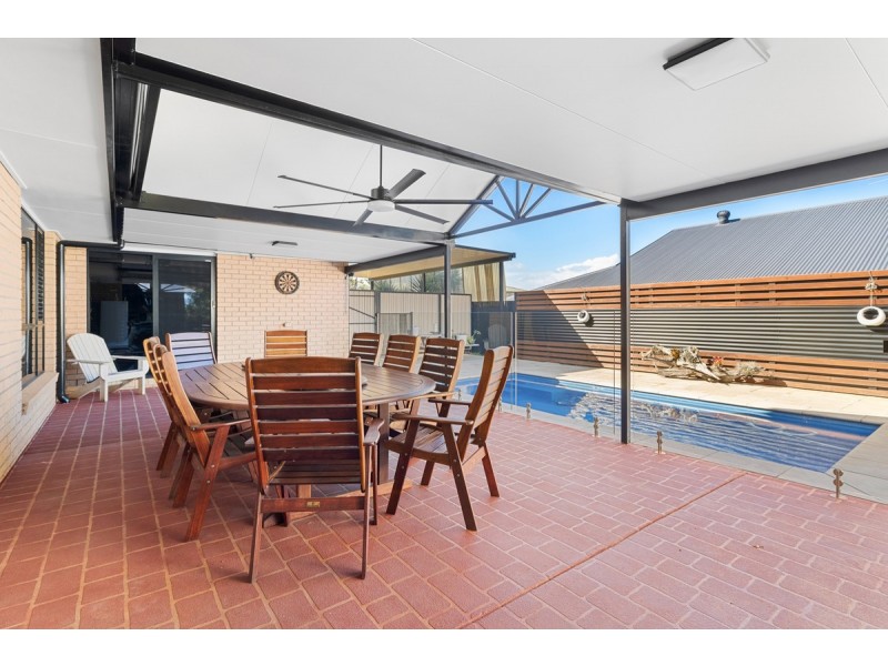 9 Brampton Close, Redland Bay QLD 4165
