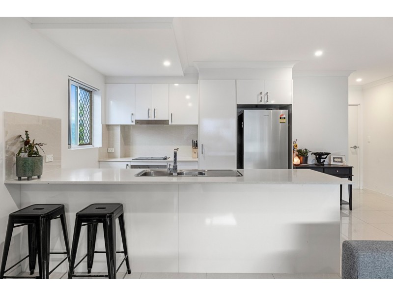 2/56 Dickenson Street, Carina QLD 4152