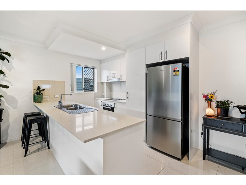 2/56 Dickenson Street, Carina QLD 4152