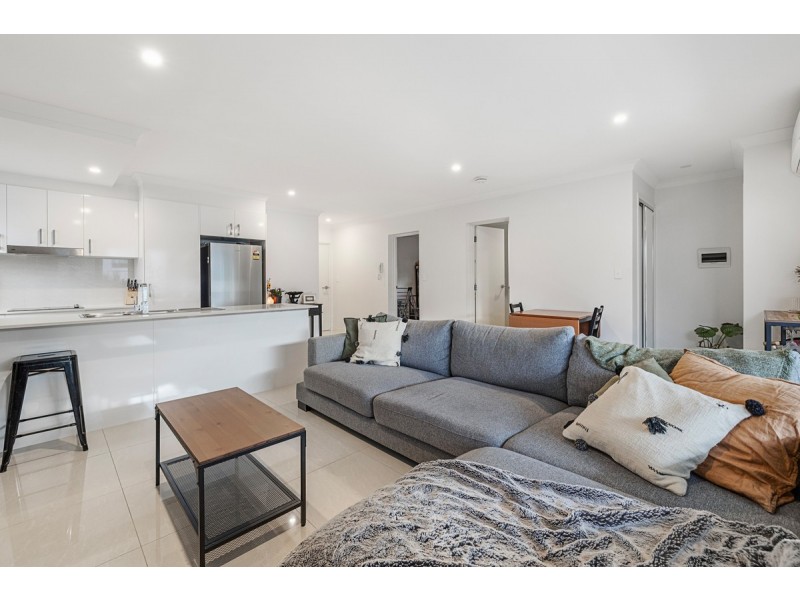 2/56 Dickenson Street, Carina QLD 4152