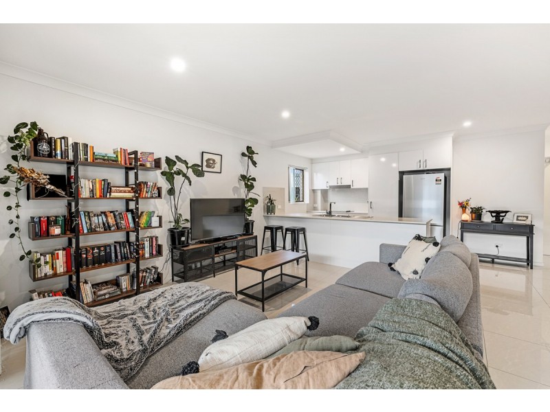 2/56 Dickenson Street, Carina QLD 4152