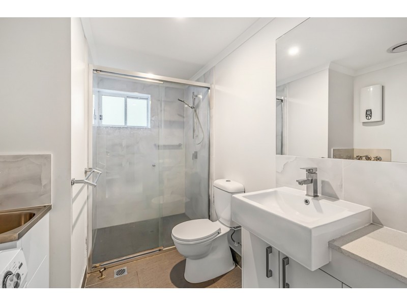 2/56 Dickenson Street, Carina QLD 4152