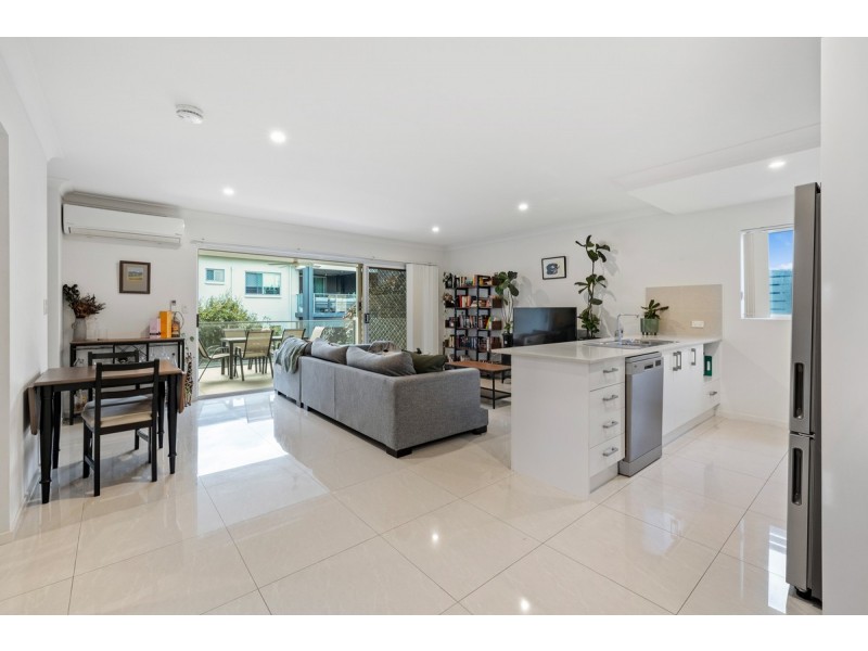 2/56 Dickenson Street, Carina QLD 4152