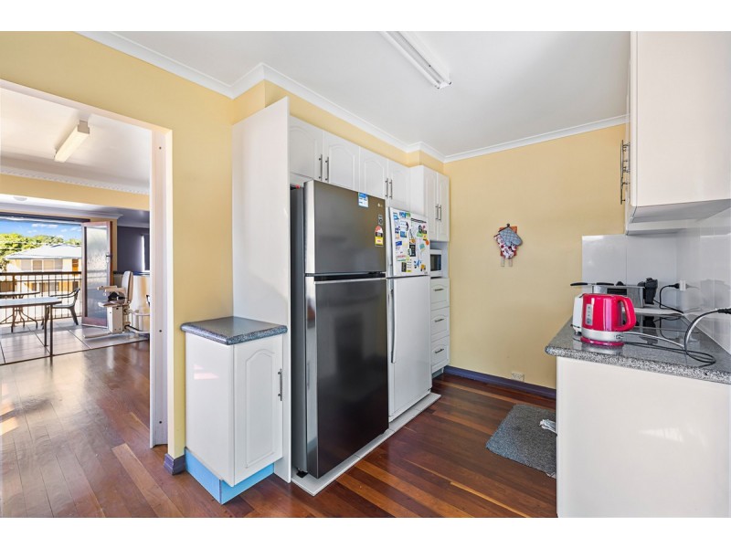 17 Herswell Avenue, Wynnum West QLD 4178