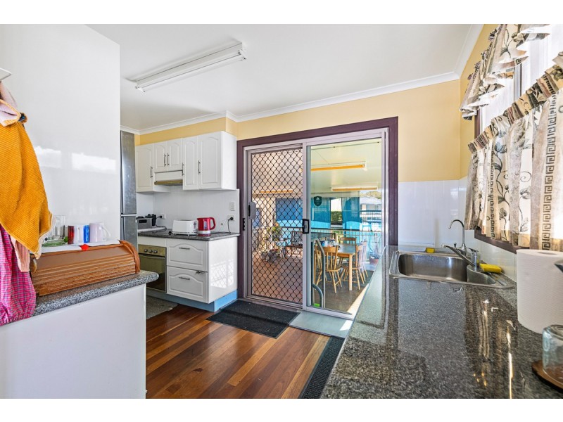 17 Herswell Avenue, Wynnum West QLD 4178