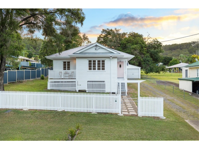13 Down Street, Esk QLD 4312