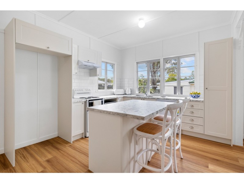 13 Down Street, Esk QLD 4312