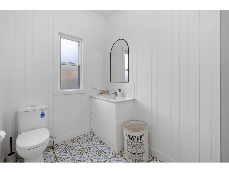 13 Down Street, Esk QLD 4312