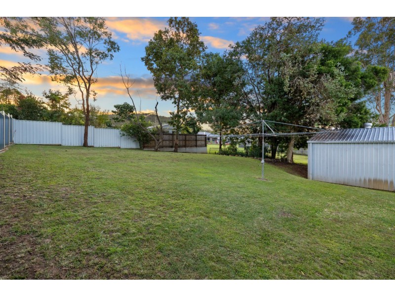13 Down Street, Esk QLD 4312