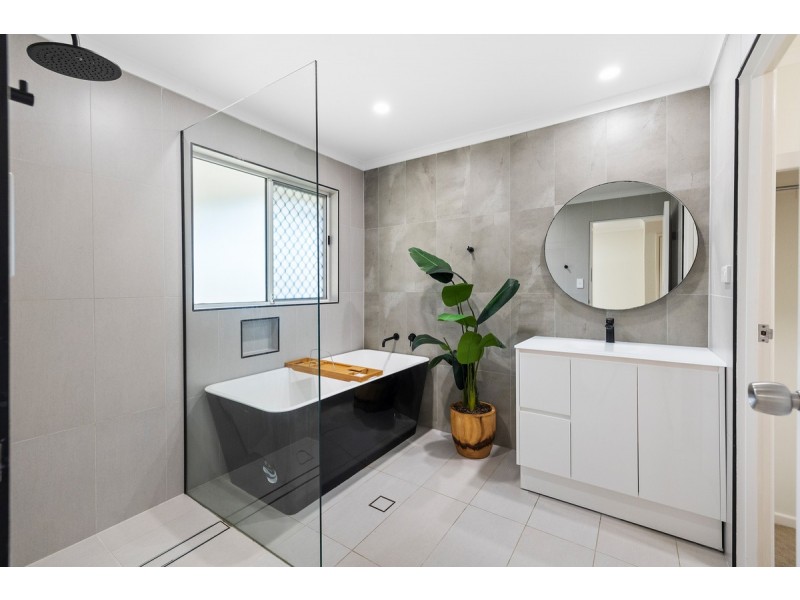 10 Biscay Street, Wellington Point QLD 4160