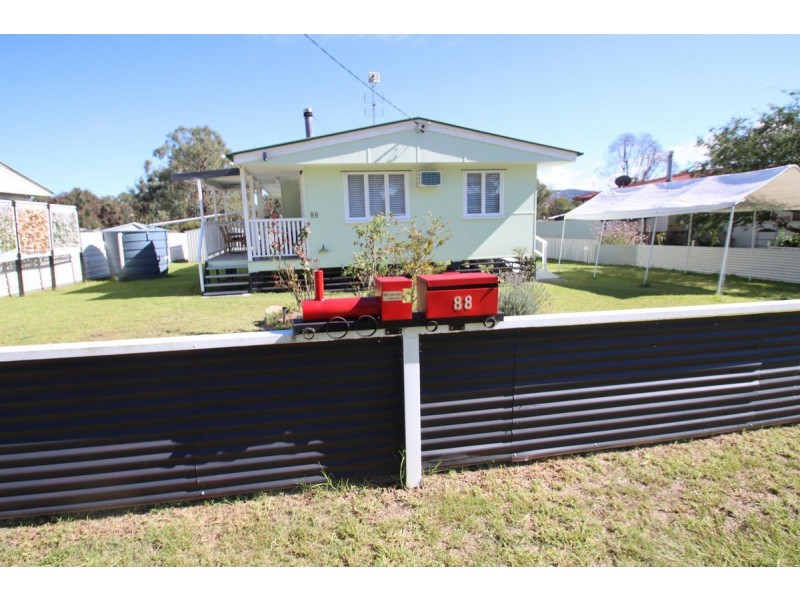 88 Barawell Street, Wallangarra QLD 4383