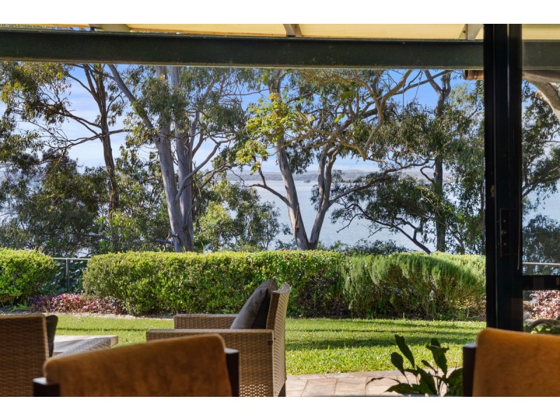 88 Broadwater Terrace, Redland Bay QLD 4165