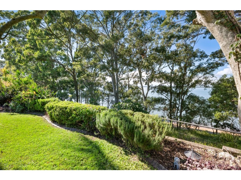 88 Broadwater Terrace, Redland Bay QLD 4165