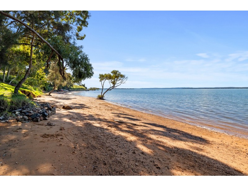 88 Broadwater Terrace, Redland Bay QLD 4165