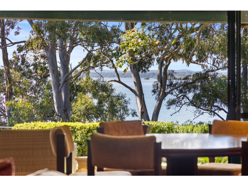 88 Broadwater Terrace, Redland Bay QLD 4165