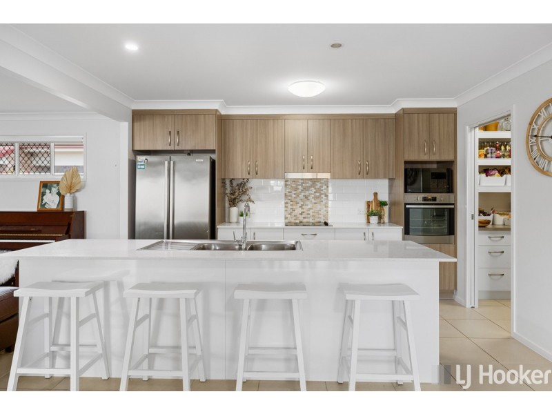 4 Isla Avenue, Redland Bay QLD 4165