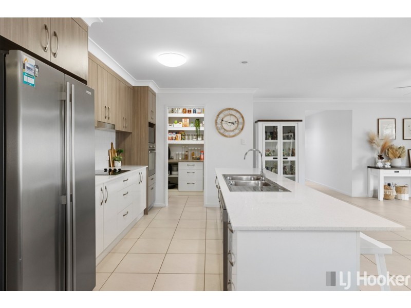 4 Isla Avenue, Redland Bay QLD 4165