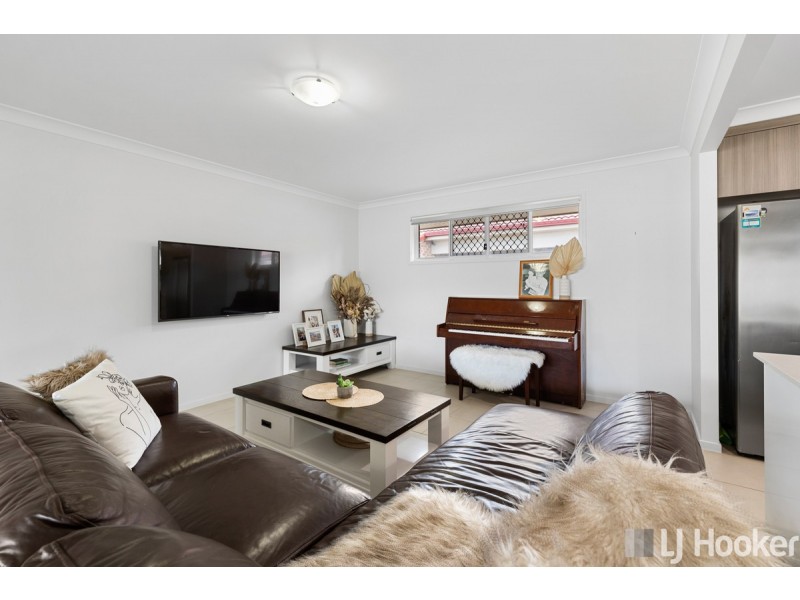 4 Isla Avenue, Redland Bay QLD 4165