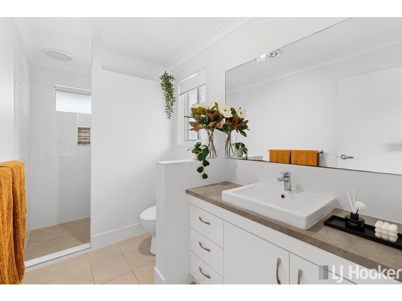 4 Isla Avenue, Redland Bay QLD 4165