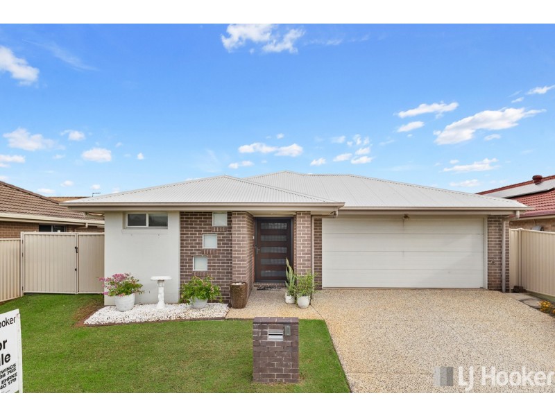 4 Isla Avenue, Redland Bay QLD 4165