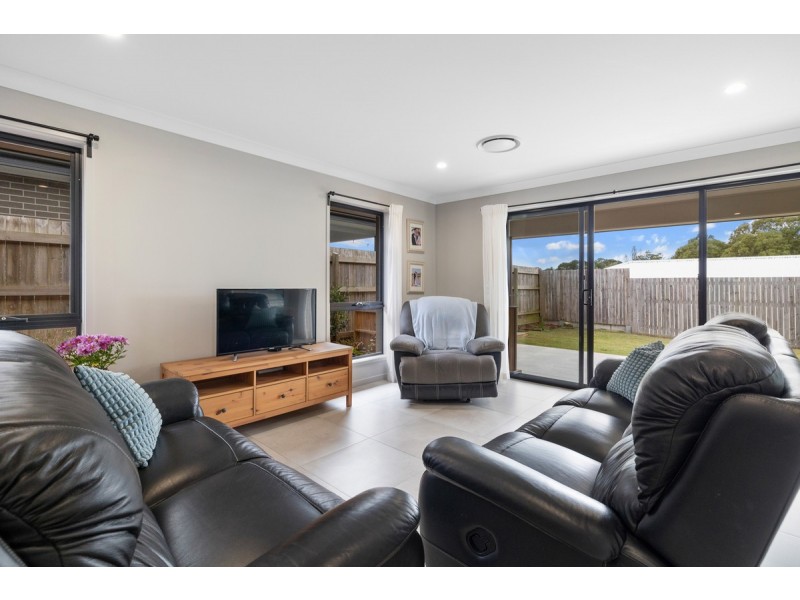 21 Bayswood Circuit, Redland Bay QLD 4165