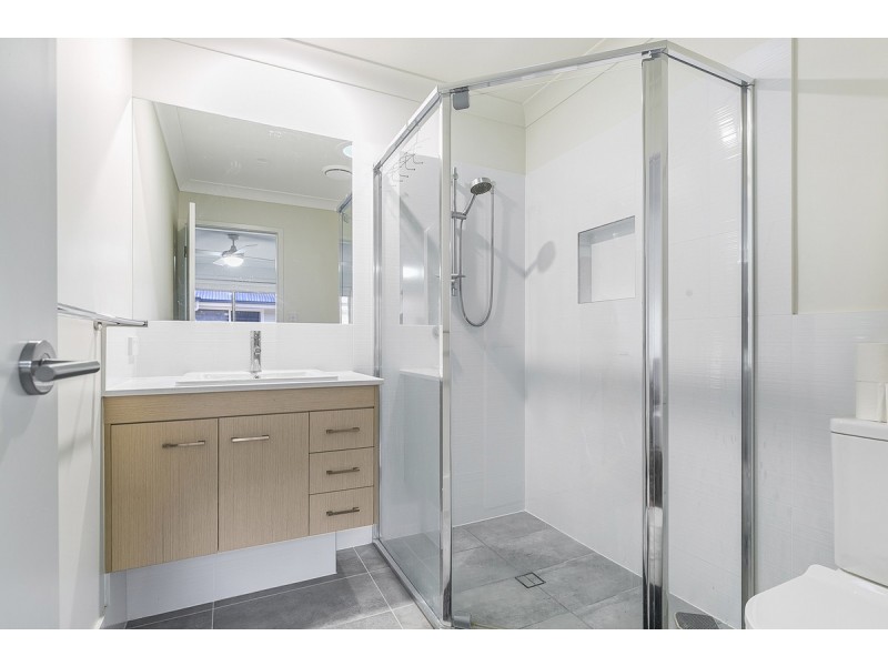 8/5-9 Victor Street, Birkdale QLD 4159