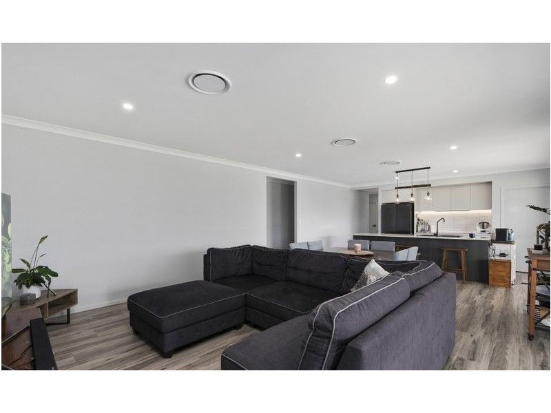 1 Prospector Rise, Winya QLD 4515