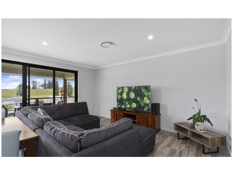 1 Prospector Rise, Winya QLD 4515