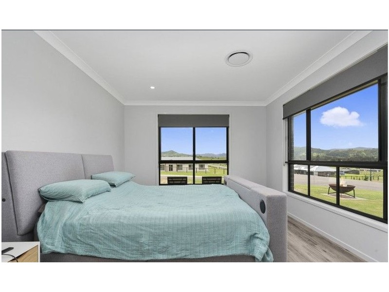 1 Prospector Rise, Winya QLD 4515
