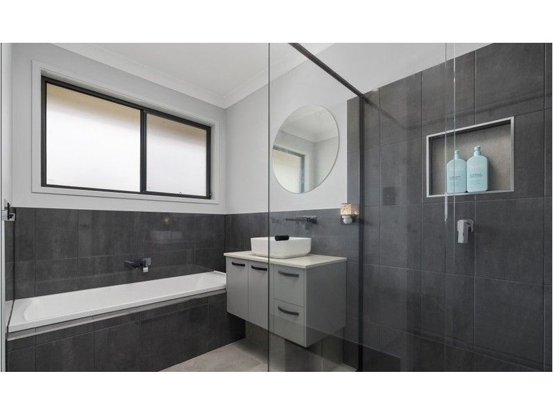 1 Prospector Rise, Winya QLD 4515