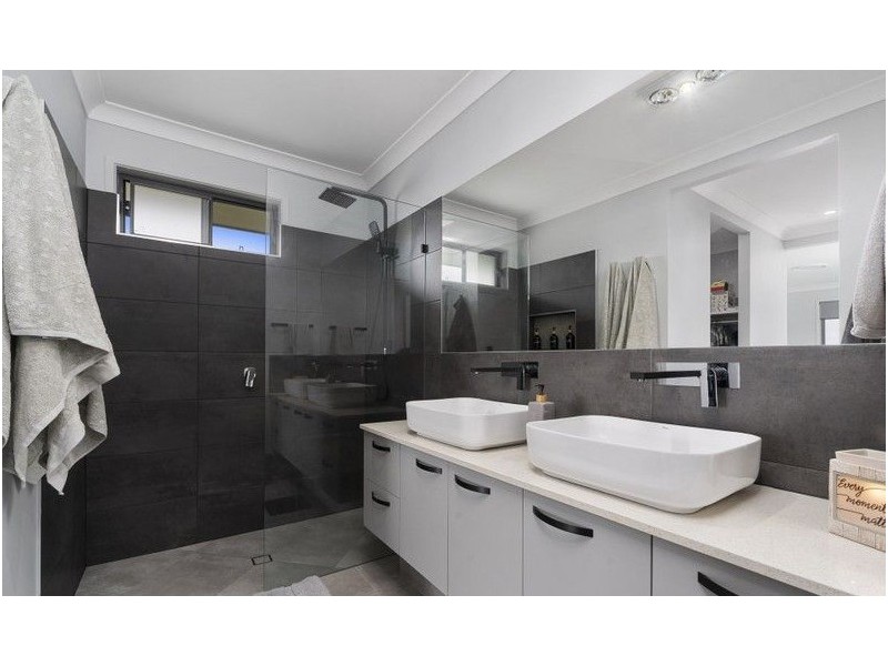 1 Prospector Rise, Winya QLD 4515