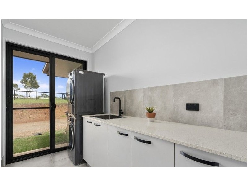 1 Prospector Rise, Winya QLD 4515